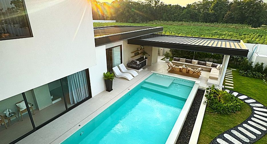 Casa en venta de 4 habitaciones en Bang Lamung, Chonburi
