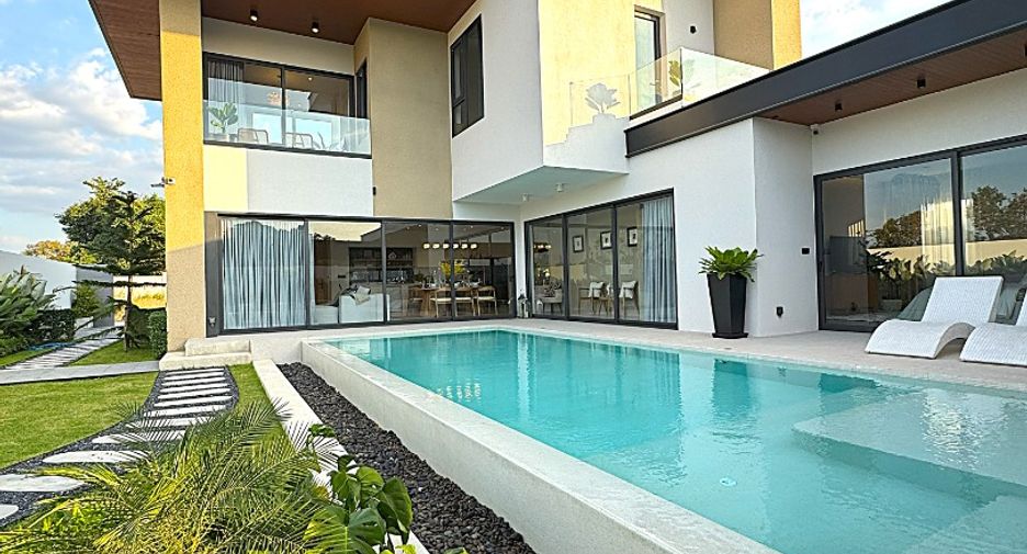 Casa en venta de 4 habitaciones en Bang Lamung, Chonburi