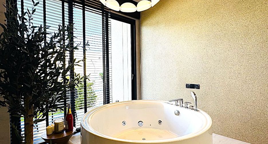 Casa en venta de 4 habitaciones en Bang Lamung, Chonburi