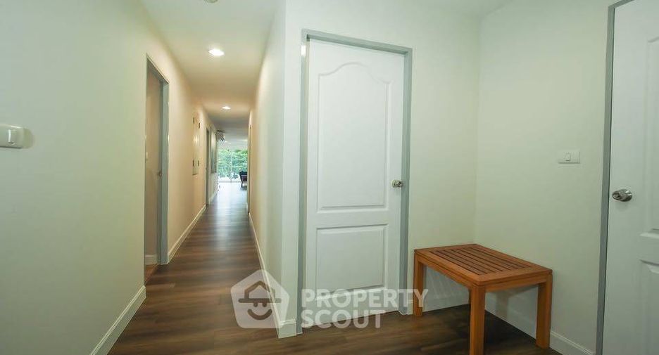 For rent 4 bedrooms condo in Sathon, Bangkok