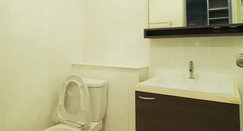 For rent 4 bedrooms condo in Sathon, Bangkok
