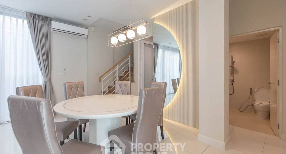 Casa en alquiler de 4 habitaciones en Lat Phrao, Bangkok
