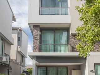 Casa en alquiler de 4 habitaciones en Lat Phrao, Bangkok