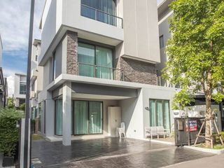 Casa en alquiler de 4 habitaciones en Lat Phrao, Bangkok