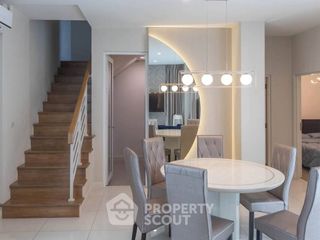 Casa en alquiler de 4 habitaciones en Lat Phrao, Bangkok