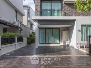 Casa en alquiler de 4 habitaciones en Lat Phrao, Bangkok