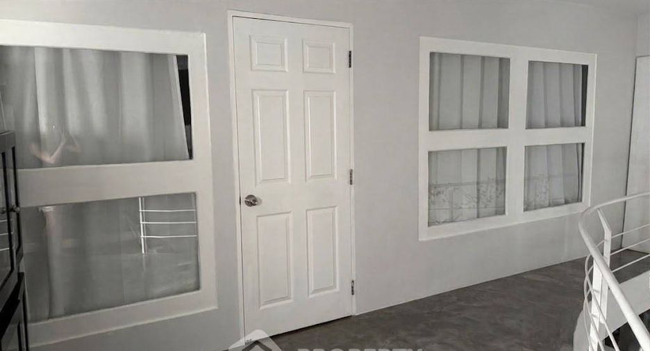 For rent 2 bedrooms condo in Phra Khanong, Bangkok