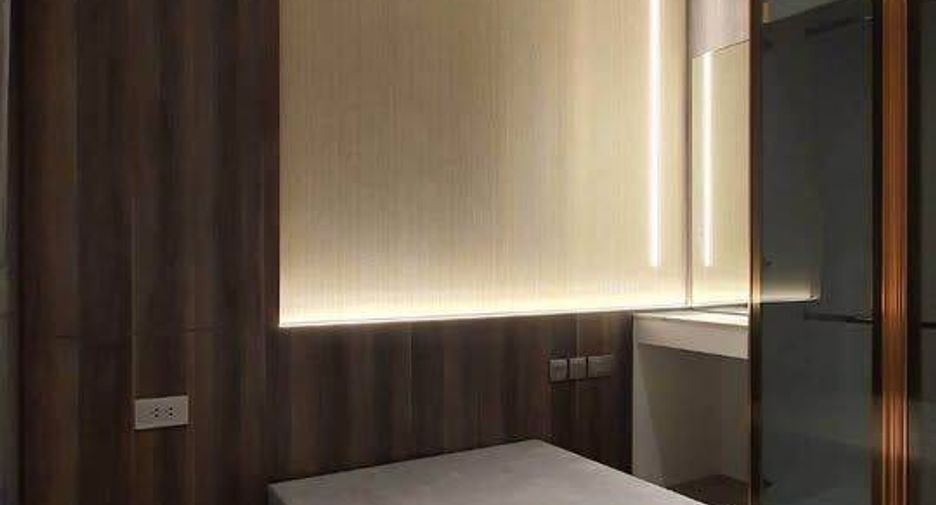 For rent 2 bedrooms condo in Bang Rak, Bangkok