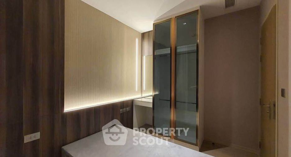 For rent 2 bedrooms condo in Bang Rak, Bangkok