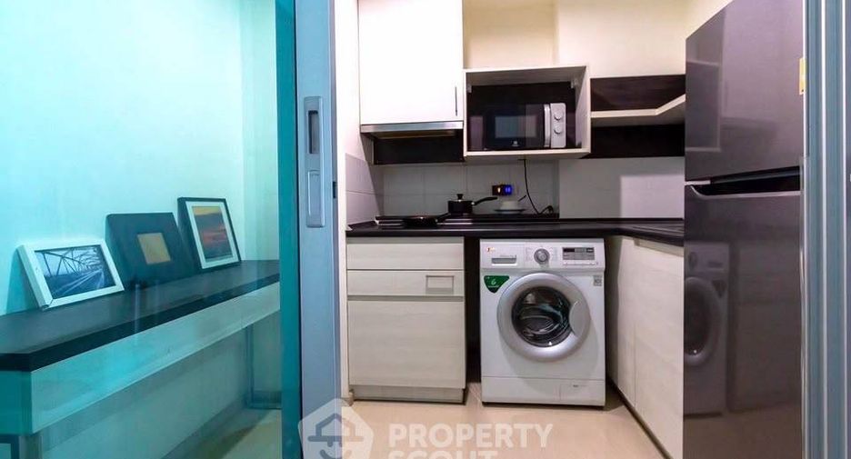 For rent 2 bedrooms condo in Huai Khwang, Bangkok