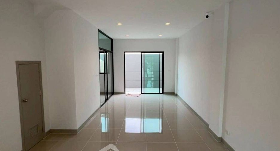 For rent 4 ベッドルーム townhouse in Bang Khen, Bangkok