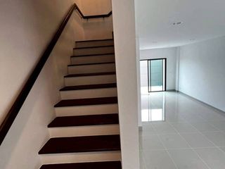 For rent 4 ベッドルーム townhouse in Bang Khen, Bangkok