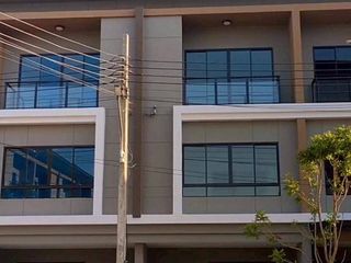 For rent 4 ベッドルーム townhouse in Bang Khen, Bangkok