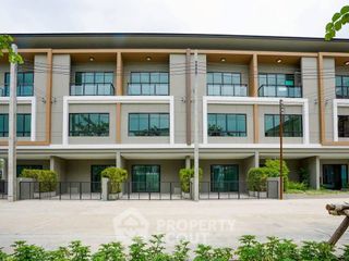 For rent 4 ベッドルーム townhouse in Bang Khen, Bangkok