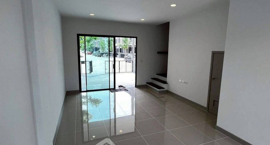 For rent 4 ベッドルーム townhouse in Bang Khen, Bangkok