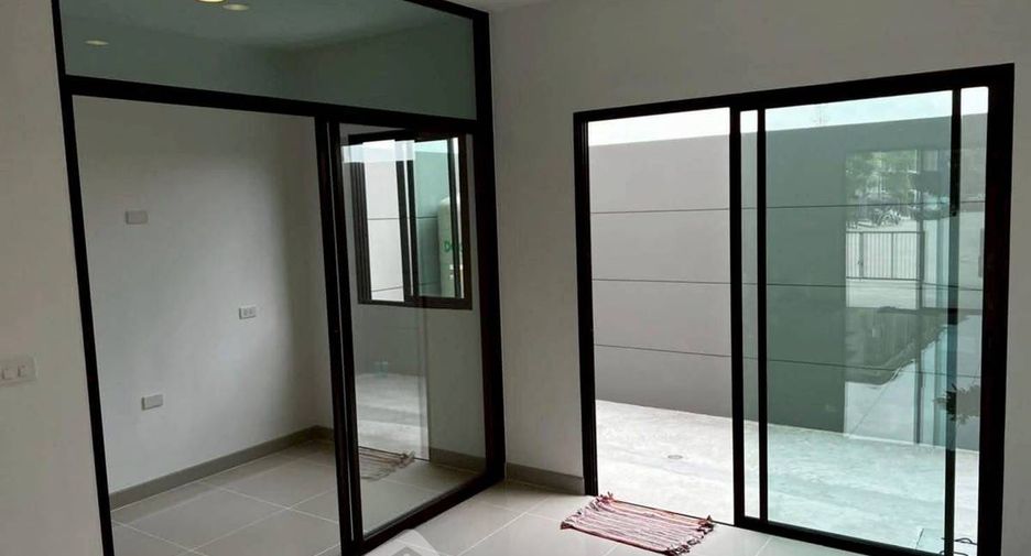 For rent 4 ベッドルーム townhouse in Bang Khen, Bangkok