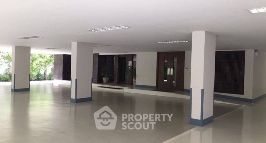 For rent 4 bedrooms apartment in Yan Nawa, Bangkok
