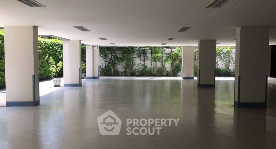 For rent 4 bedrooms apartment in Yan Nawa, Bangkok