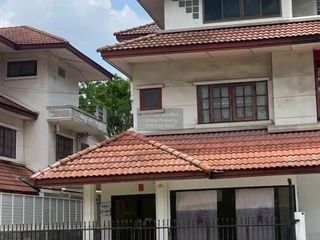 出售 3 卧室 独立屋 在 Mueang Pathum Thani, Pathum Thani