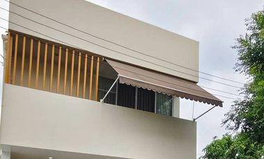 À louer 4 chambres maison à Saphan Sung, Bangkok