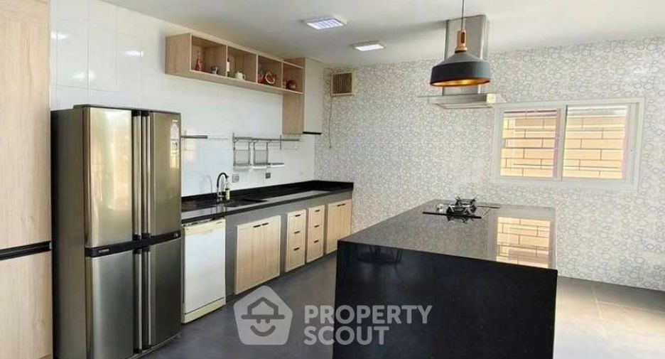 For rent 4 ベッドルーム house in Saphan Sung, Bangkok