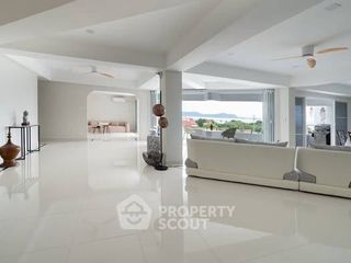 For rent 4 bedrooms condo in Na Jomtien, Pattaya