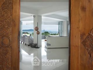 For rent 4 bedrooms condo in Na Jomtien, Pattaya