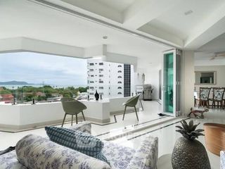 For rent 4 bedrooms condo in Na Jomtien, Pattaya