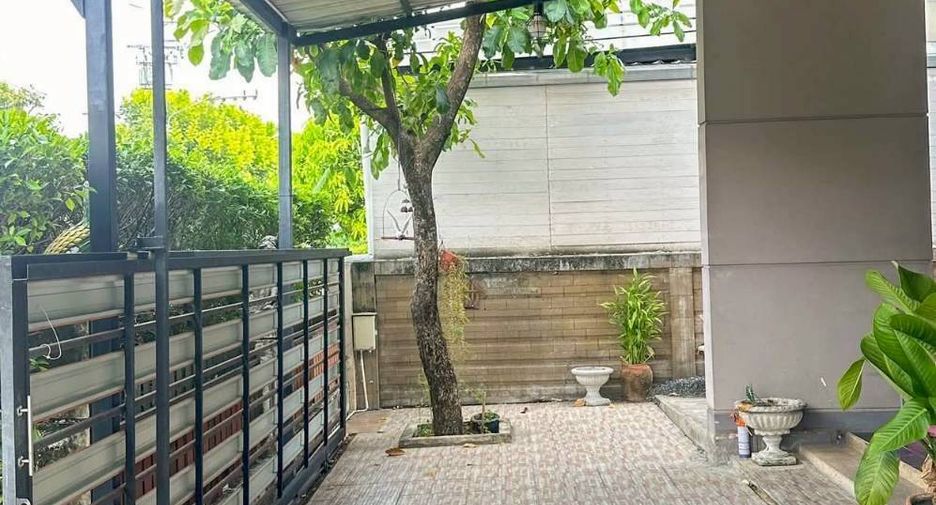 For rent 3 bedrooms condo in Sai Mai, Bangkok