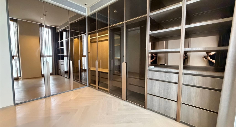 For sale 4 bedrooms condo in Sathon, Bangkok