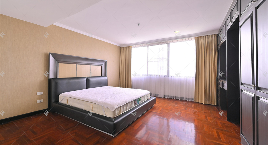 For sale 2 bedrooms condo in Khlong Toei, Bangkok