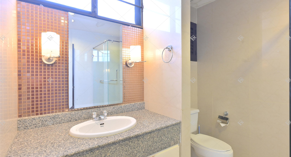 For sale 2 bedrooms condo in Khlong Toei, Bangkok