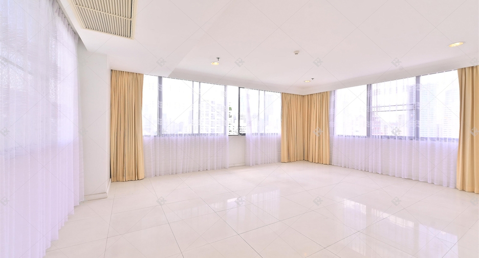 For sale 2 bedrooms condo in Khlong Toei, Bangkok
