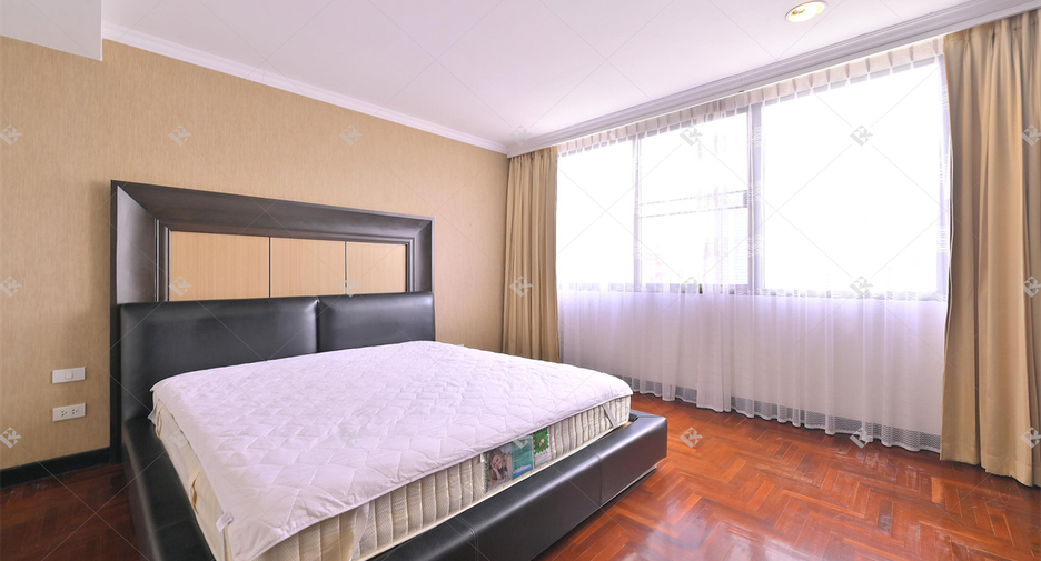 For sale 2 bedrooms condo in Khlong Toei, Bangkok