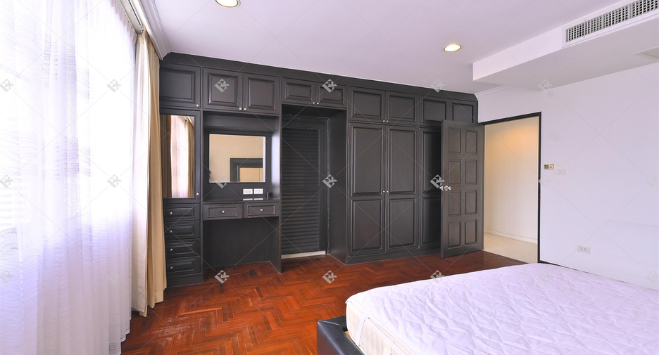 For sale 2 bedrooms condo in Khlong Toei, Bangkok