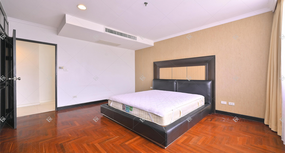 For sale 2 bedrooms condo in Khlong Toei, Bangkok