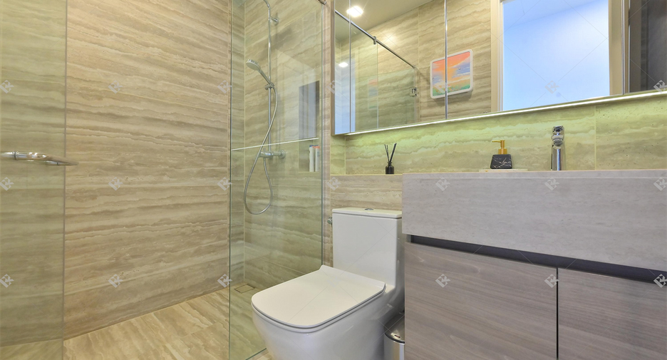 For sale 3 bedrooms condo in Khlong Toei, Bangkok