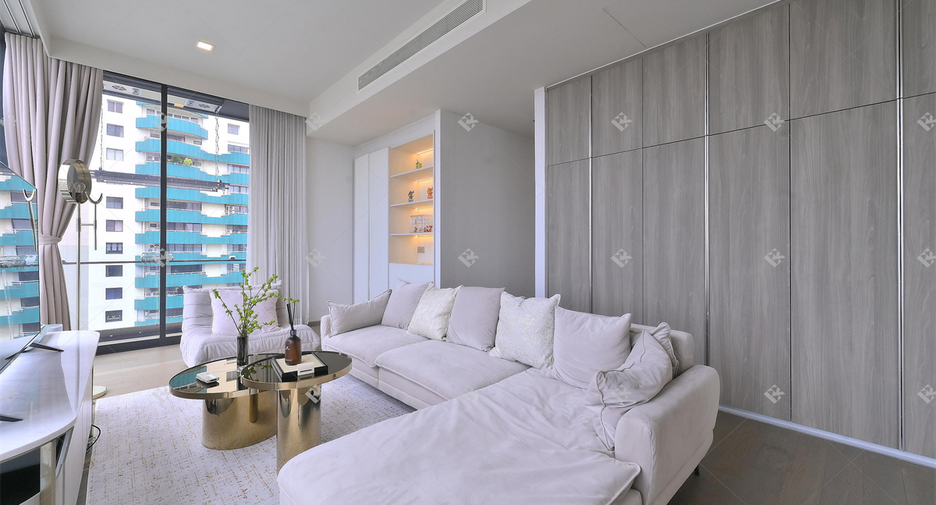 For sale 3 bedrooms condo in Khlong Toei, Bangkok