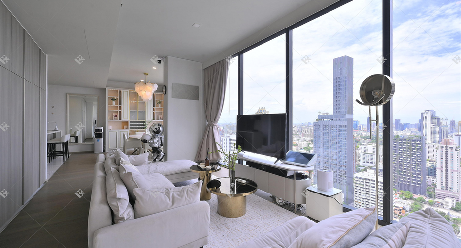 For sale 3 bedrooms condo in Khlong Toei, Bangkok