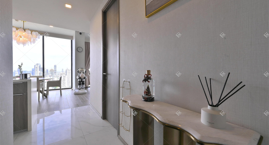 For sale 3 bedrooms condo in Khlong Toei, Bangkok