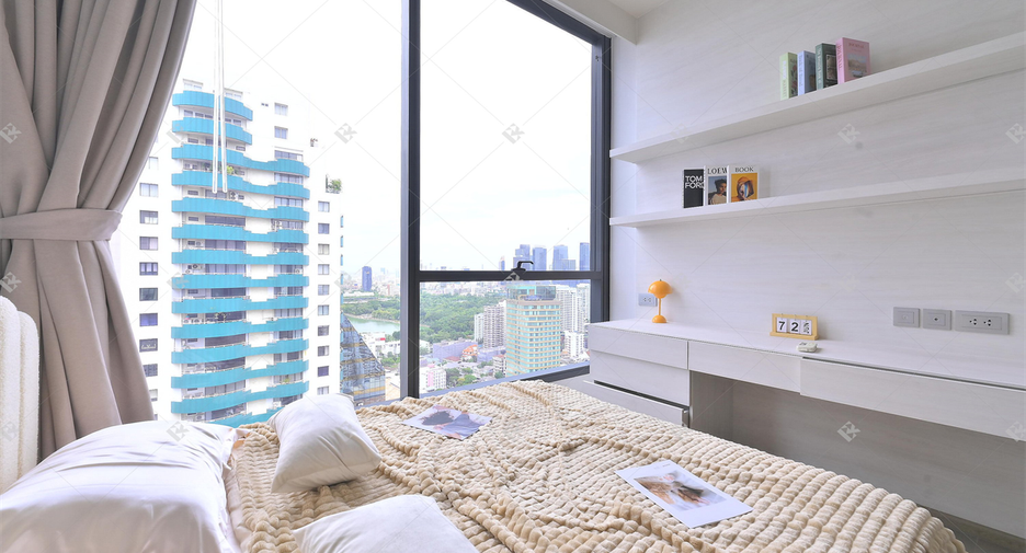 For sale 3 bedrooms condo in Khlong Toei, Bangkok