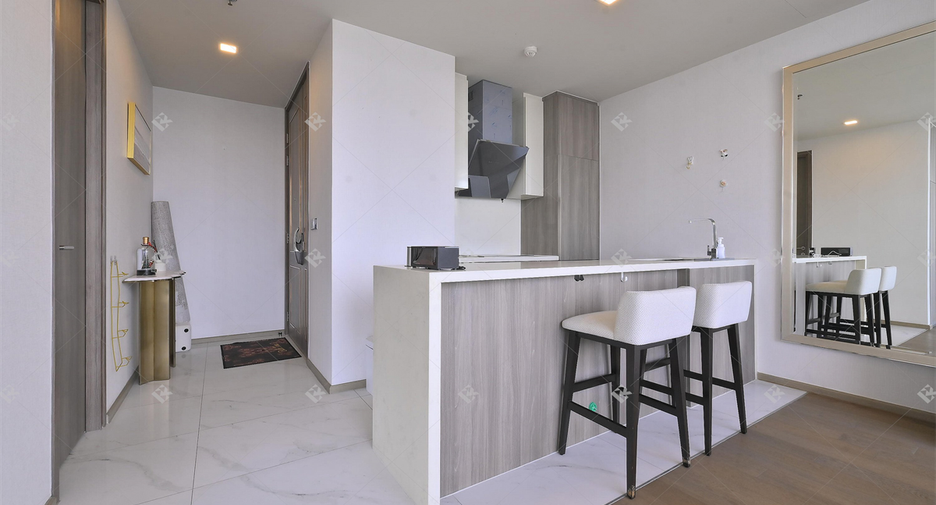 For sale 3 bedrooms condo in Khlong Toei, Bangkok