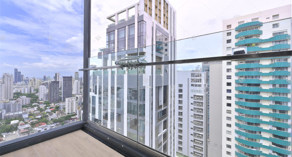 For sale 3 bedrooms condo in Khlong Toei, Bangkok