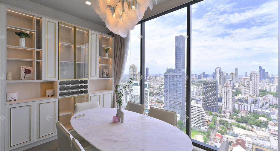 For sale 3 bedrooms condo in Khlong Toei, Bangkok