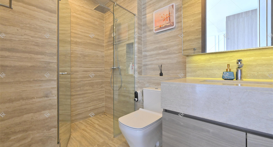 For sale 3 bedrooms condo in Khlong Toei, Bangkok