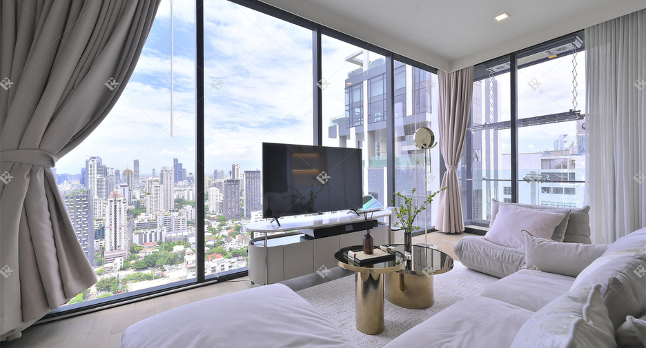 For sale 3 bedrooms condo in Khlong Toei, Bangkok