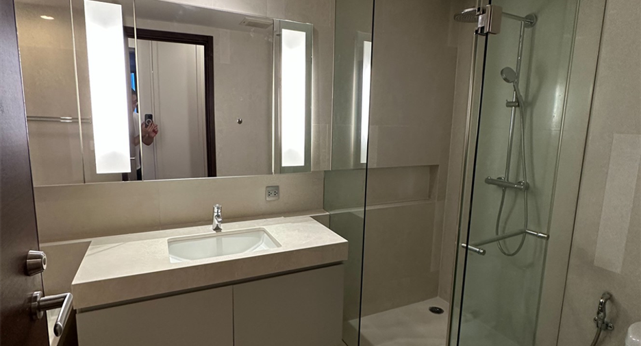 For rent 2 ベッドルーム condo in Watthana, Bangkok