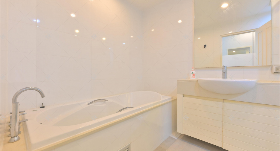 Wohnung zur Miete mit 3 Zimmer in Khlong Toei, Bangkok