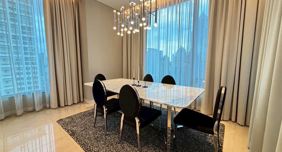 For rent 2 bedrooms condo in Pathum Wan, Bangkok