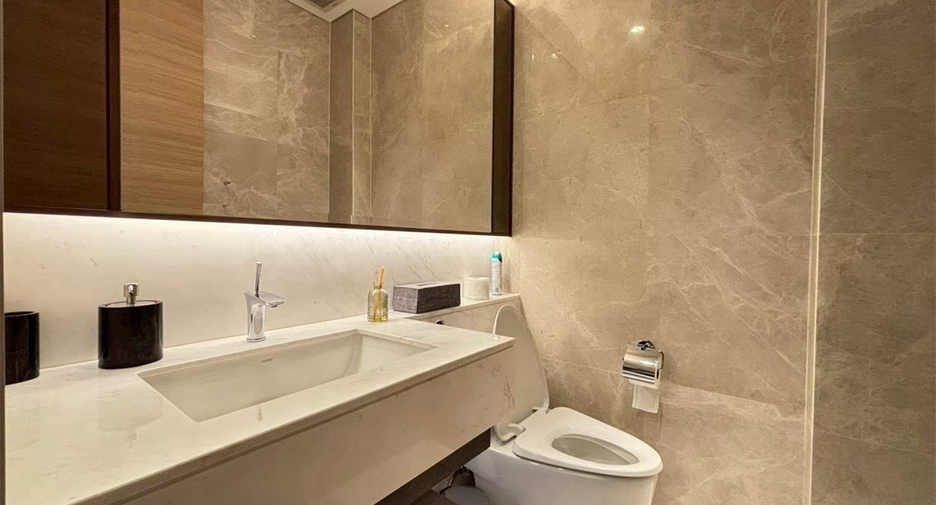 For rent 2 bedrooms condo in Pathum Wan, Bangkok